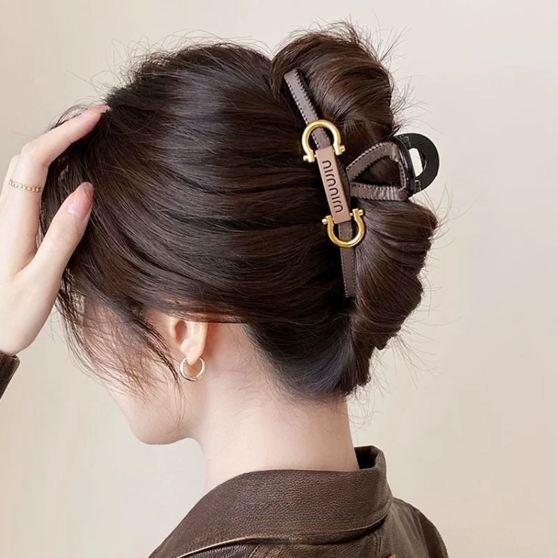Premium Leather Claw Clip Oversized Shark Clip New Style Female Light Luxury Stylish Hair Clip for Back-of-Head Updos