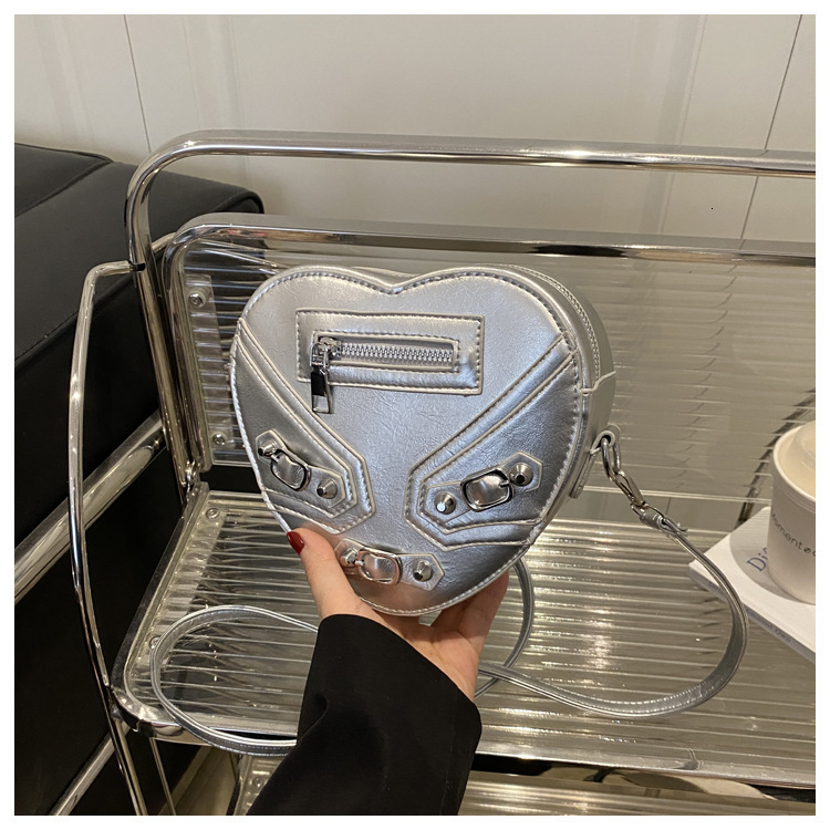 Summer new women's crossbody bag, women's new heart-shaped bag, personalized niche design, casual fashion handbag, new women's shoulder