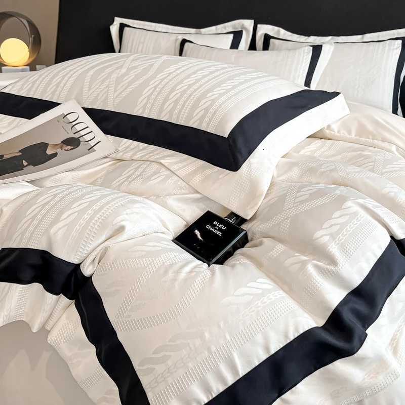 4Pcs Luxury Pearl White Jacquard Black Wide Edge Bedding Set Queen King Size Duvet Cover Set Bed Sheet/Fitted Sheet Pillowcases XJ250619
