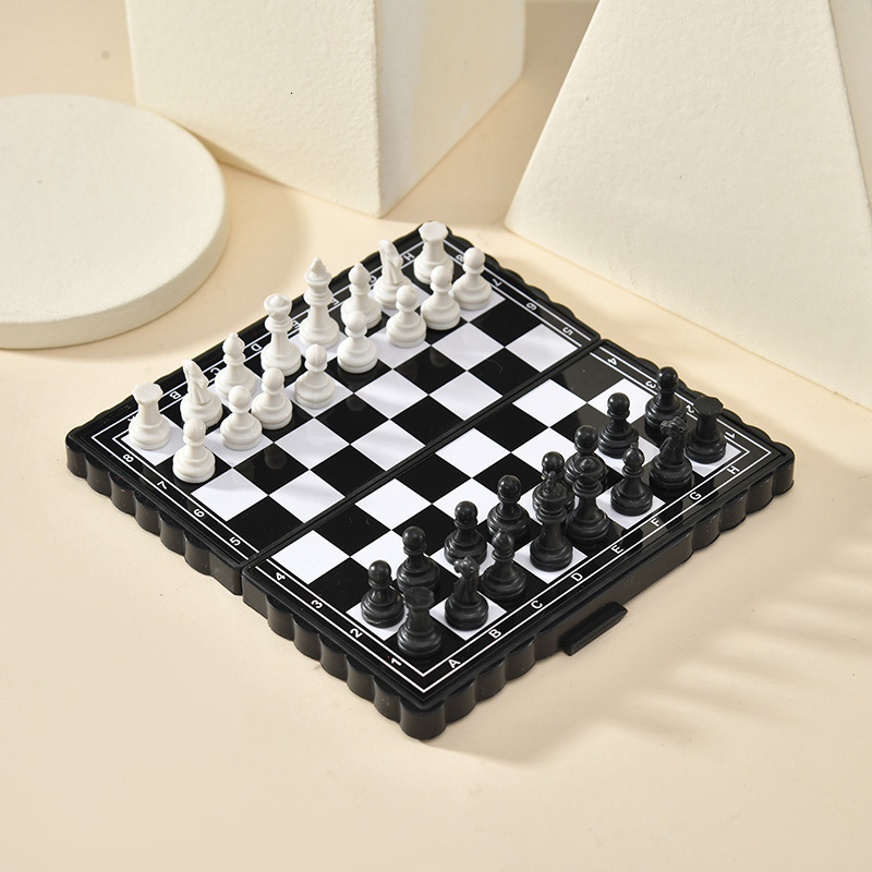 Small portable international chess folding magnetic chess travel style black and white children's puzzle board game toy
