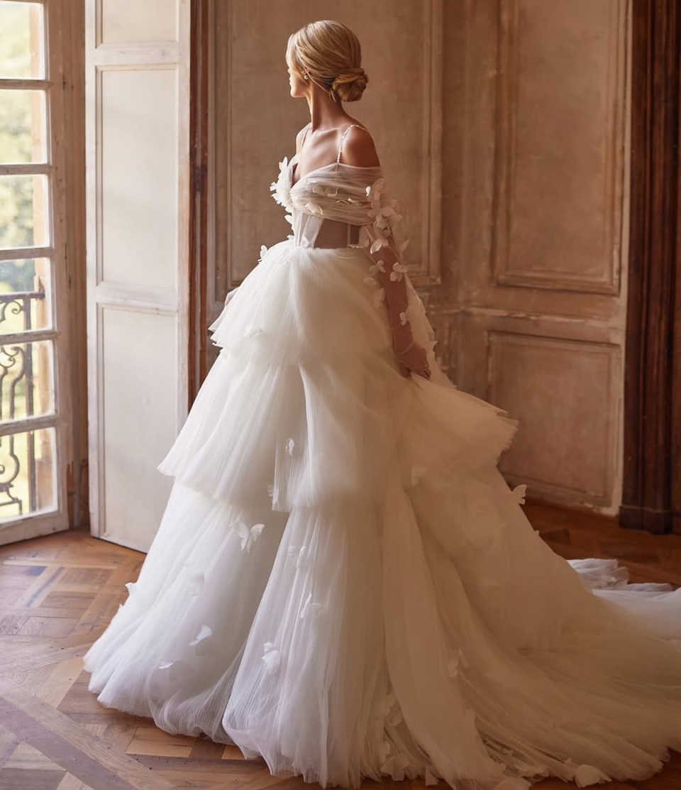 Stunning A-Line Wedding Dresses With Floral Appliques Spaghetti Strap Princess Bride Wedding Dress Customized Plus Size For Formal Occasion Vestidos D