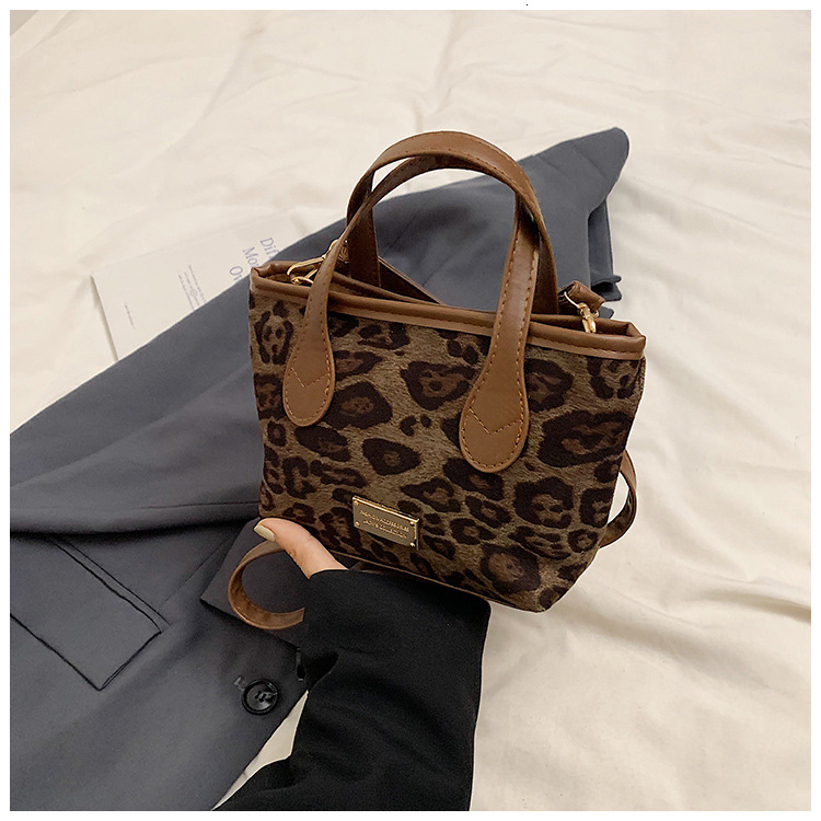 Summer new women's crossbody bag fashion leopard print women's fashion crossbody bag cute hanging decoration new women's women's s