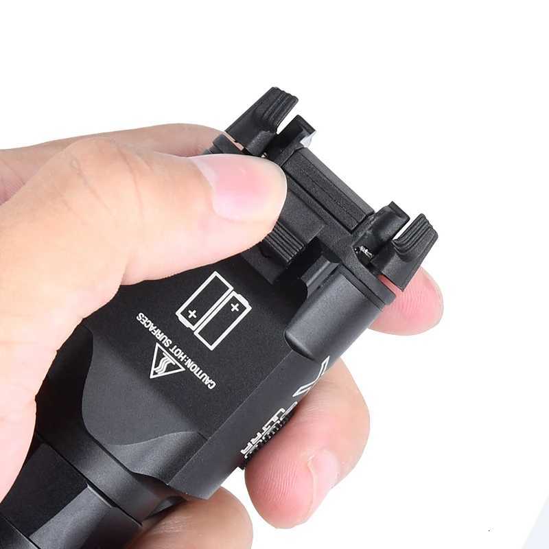 WADSN X300-B X300U-B Hunting Flashlight WhiteLED Spotlight XU35 Strobe Airsoft Weapon Light Scout Light Metal Base Fits 20MM Rail W250722