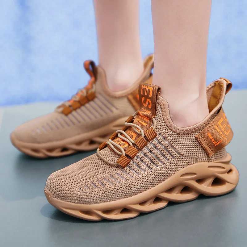 2025 Hot Sale Fashion Red Childrens Running Shoes Breathable Mesh Blade Sneakers Size 26-39 Outdoor Sports Shoes Trainers Kids W250723
