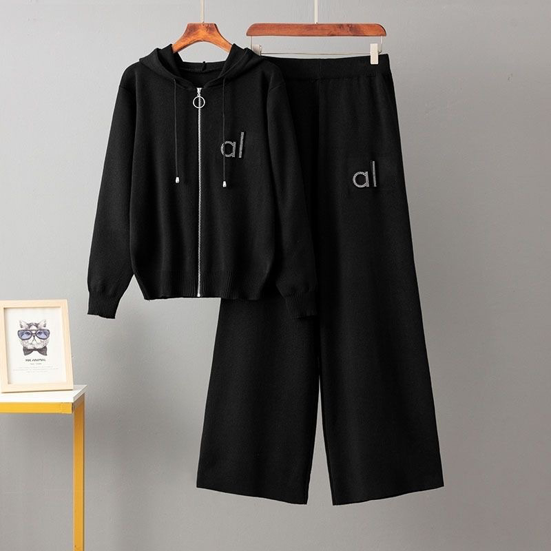 2025Autumn new European station fashion embossed pattern pullover roun neck wide-leg pants two-piece female Joker solid color suit.