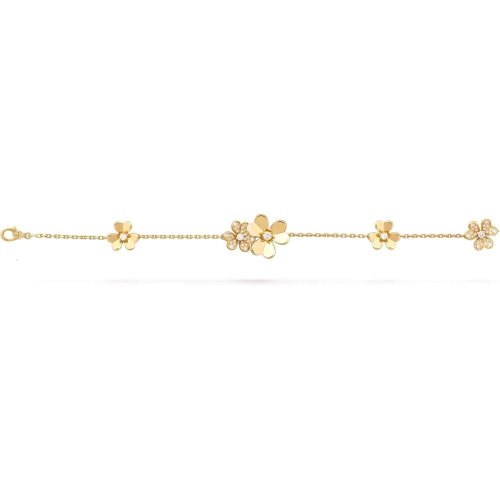 Dazzling Gold Shamrock Minimalist and Versatile Dia Bracelet Women - exquisite Jewelry Gift for Ladies -1