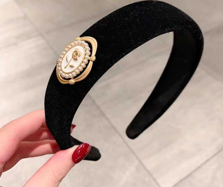 Black Vintage Velvet Hairbands Luxury French High-top Headbands with Letters Premium Red Velvet Hairbands