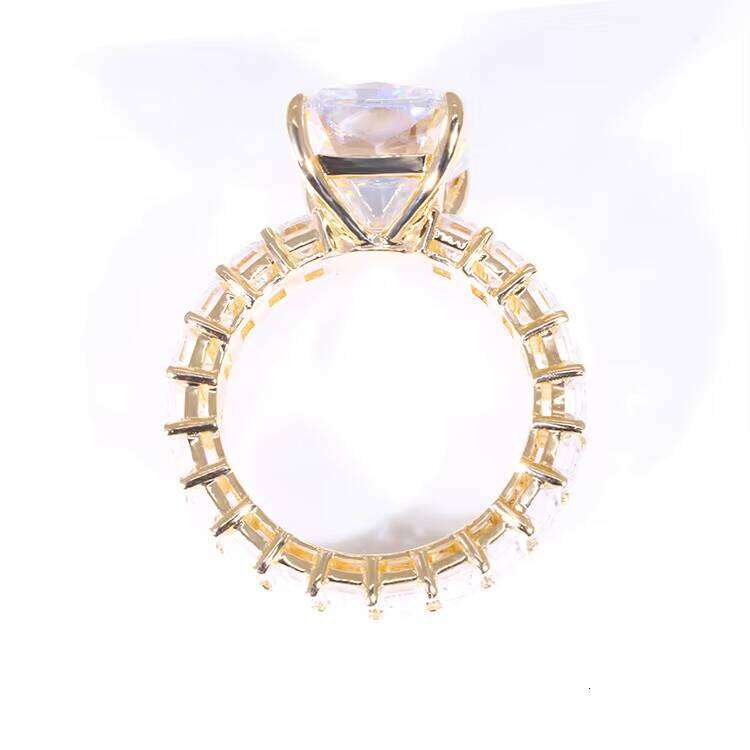 Custom Beautiful 14k Yellow Gold D Color Vvs 8ct Radiant Moissanite with GRA Certificate Women Ring for Engagement