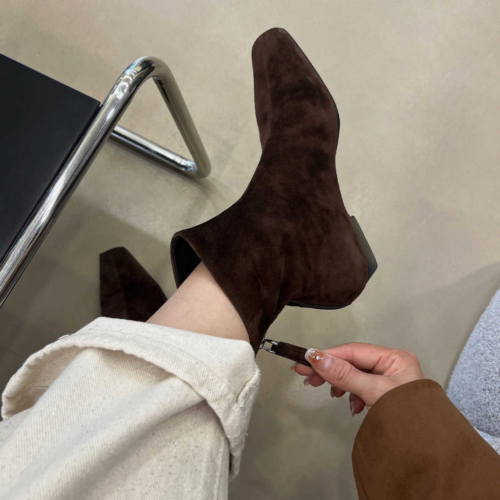 New autumn and winter back zipper retro brown suede Korean style ankle boots slim boots square head thick heel short boots women's - view 4