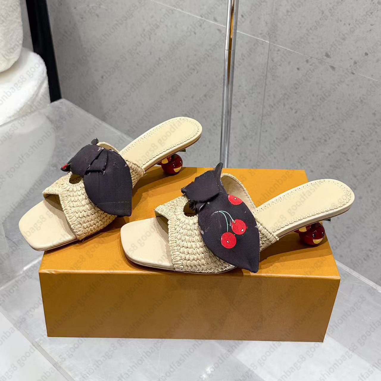 Designer TM Cherie Mule Murakami Takashi Mule Sandalo Sandalo Slimpo Di Ciliegi…