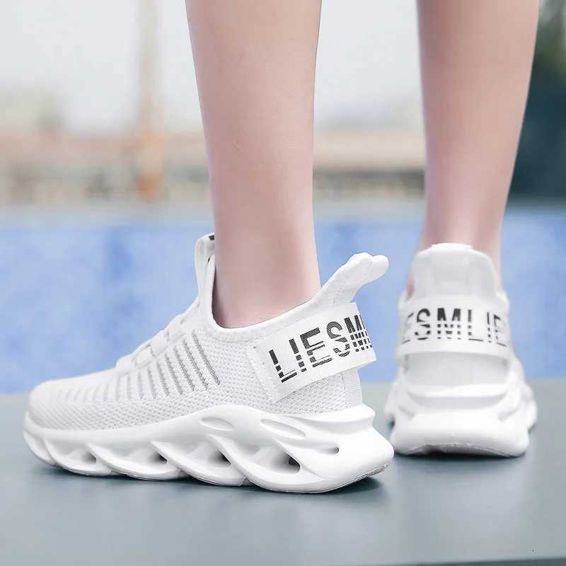 2025 Hot Sale Fashion Red Childrens Running Shoes Breathable Mesh Blade Sneakers Size 26-39 Outdoor Sports Shoes Trainers Kids W250723