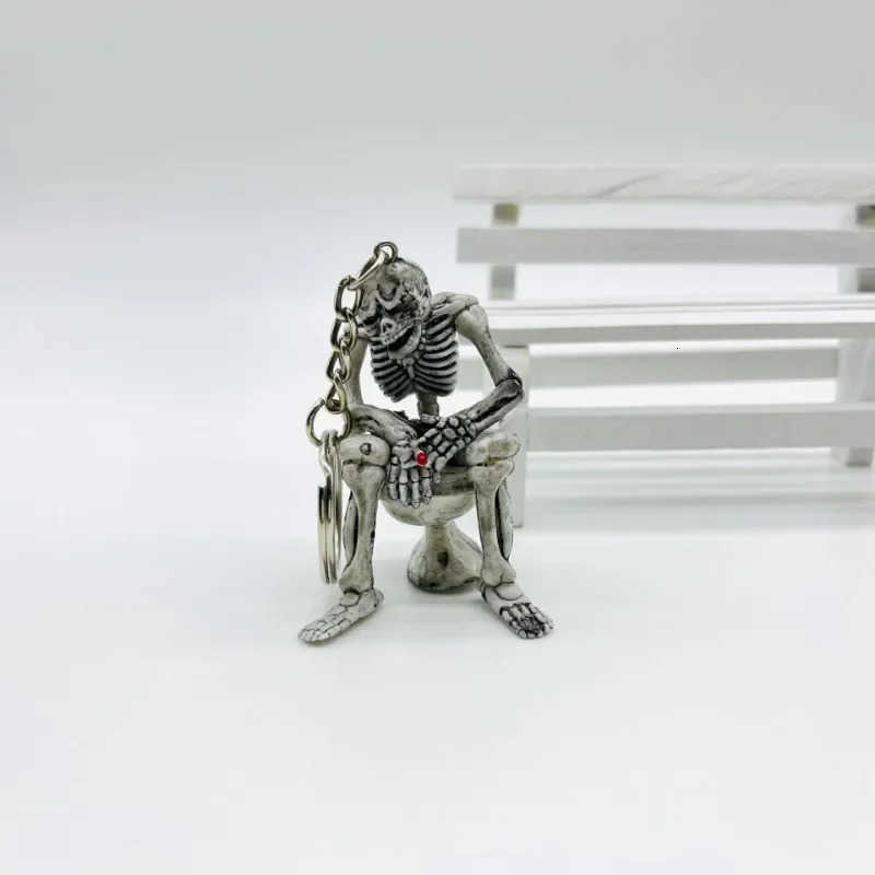 Punk Toilet Ghost Creative Keychain Personalized Skeleton Sitting on Toilet Retro Car Key Pendant Funny Gift Accessories U250723