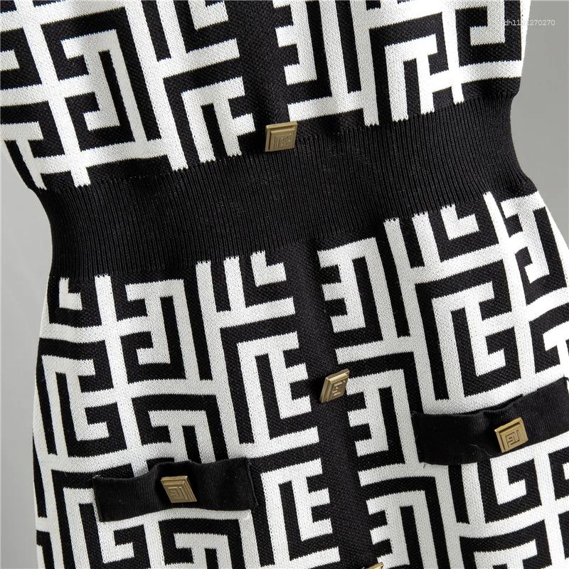 Women's Tracksuits Fashion Spring And Autumn Season Set Age Reducing Temperament Small Fragrance Knitted Cardigan Dress Two Piece TUES