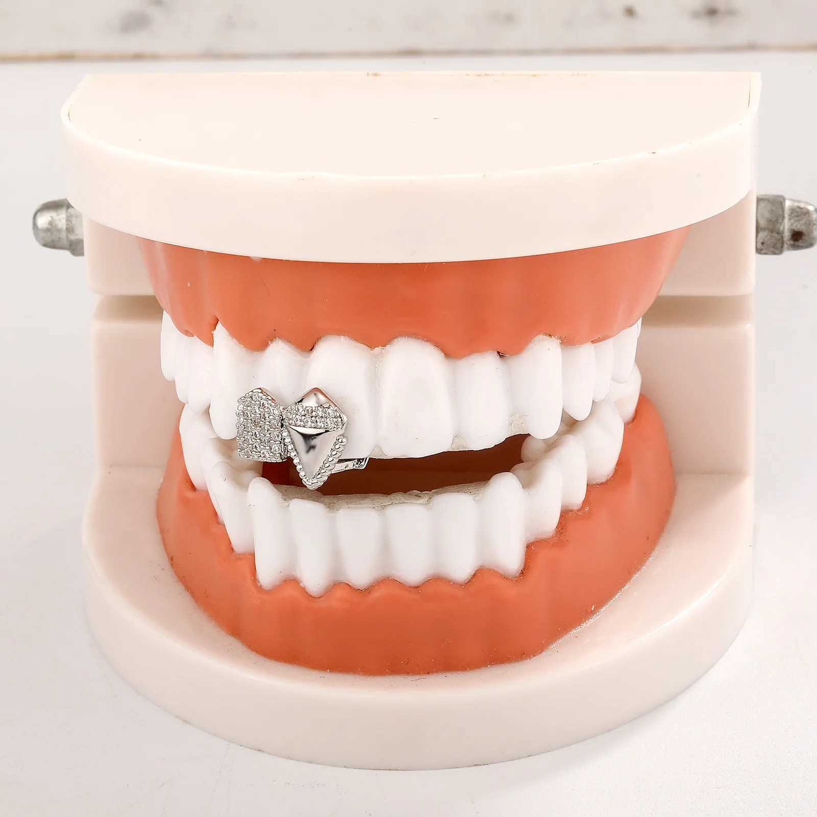 RACHELZ Hip Hop Double CZ Stone Teeth Grillz Fangs Fashion Micro-Paved Zircon Tooth Caps For Women Men Jewelry Dental Grills XJ250722