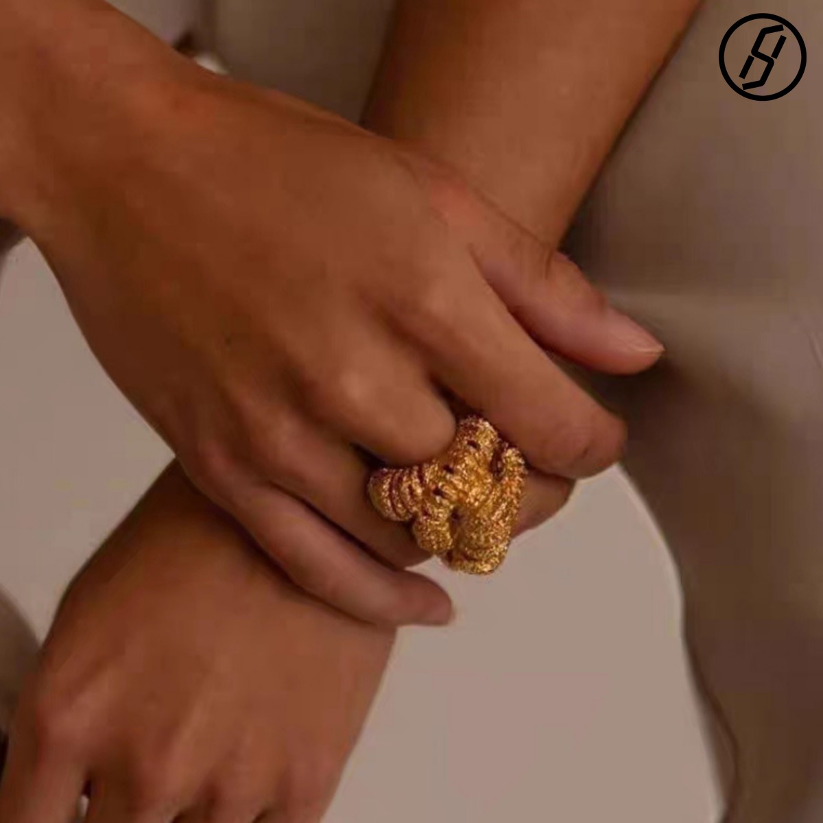 Gold Lava Ring European and American Luxury Niche Fashion Exquisite Personalized Vacuum Copper Gold-plated Retro Bracelet Designer Women's Jewelr