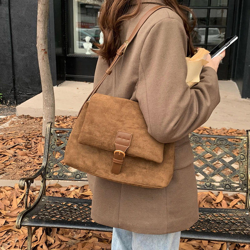 Summer new women's crossbody bag retro women's women's briefcase new fashionable suede small square bag large capacity new women's