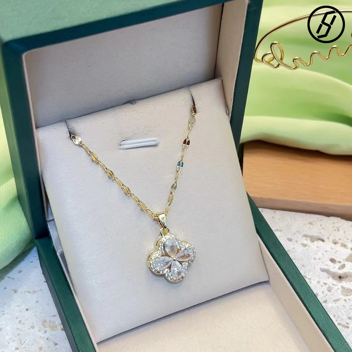 Micro-inlaid Zircon Violet Four-leaf Clover Necklace Accessories Titanium Steel for Women Light Luxury Versatile Clavicle Chain Designer Necklace