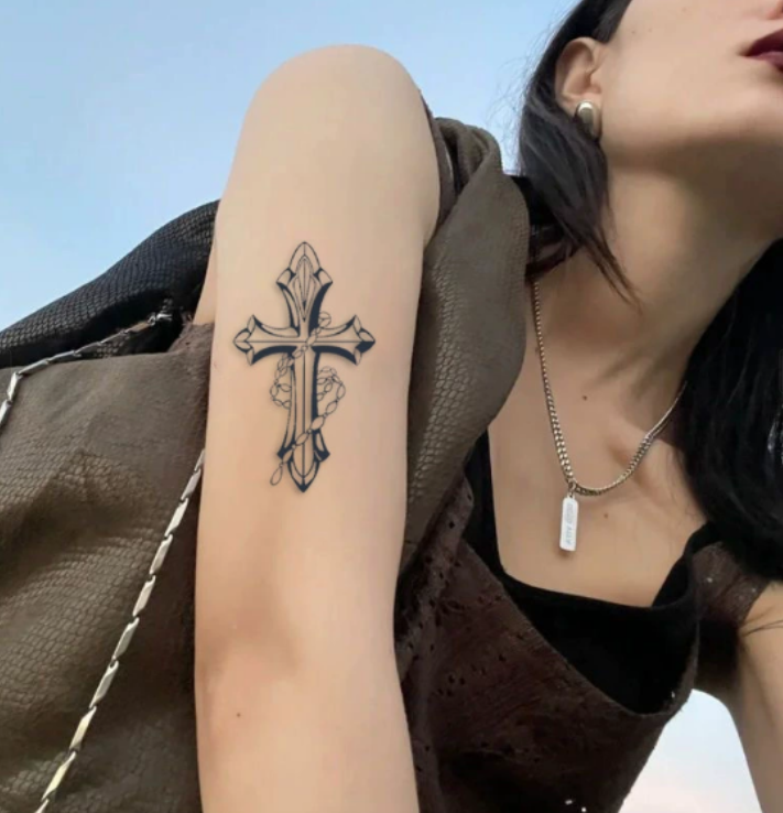 Chain cross pattern juice tattoo sticker European and American hot girl's high-end arm washable tattoo color tattoo