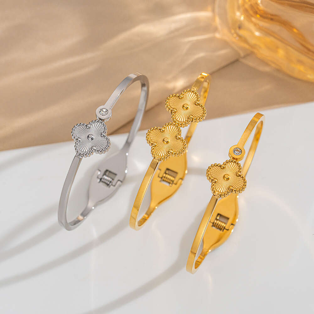 Ins Hot New Luxury Designer Elastic Opening Four Leaf Flower Titanium Steel Fashion Women's Non fading Versatile Clover Bracelet Jewelry designer