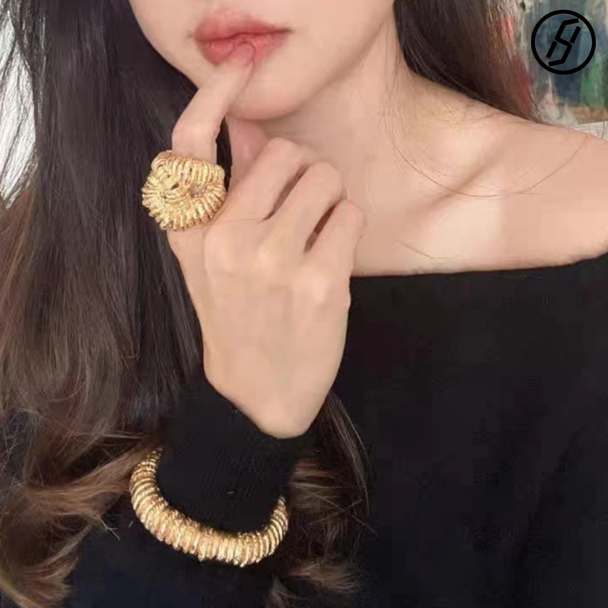 Gold Lava Ring European and American Luxury Niche Fashion Exquisite Personalized Vacuum Copper Gold-plated Retro Bracelet Designer Women's Jewelr