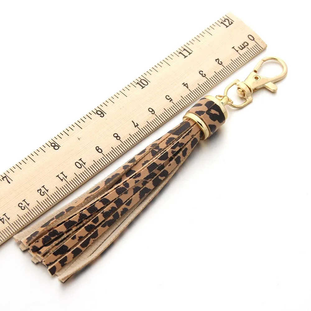 Hot selling copper alloy lobster clasp leather tassel pendant keychain bag accessories for women U250723