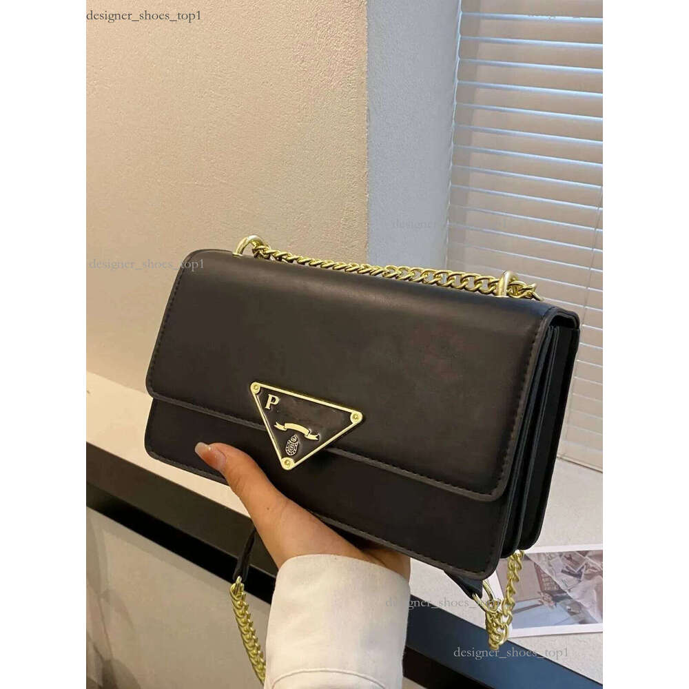 Prrade 2025 Shoulder Bags 10A Mirror Quality Designer Saffiano Tote Handbag Women Crossbody Bag Spriano Leahter Black Designer Bag Luxury Bag Bags Tote Bag d32
