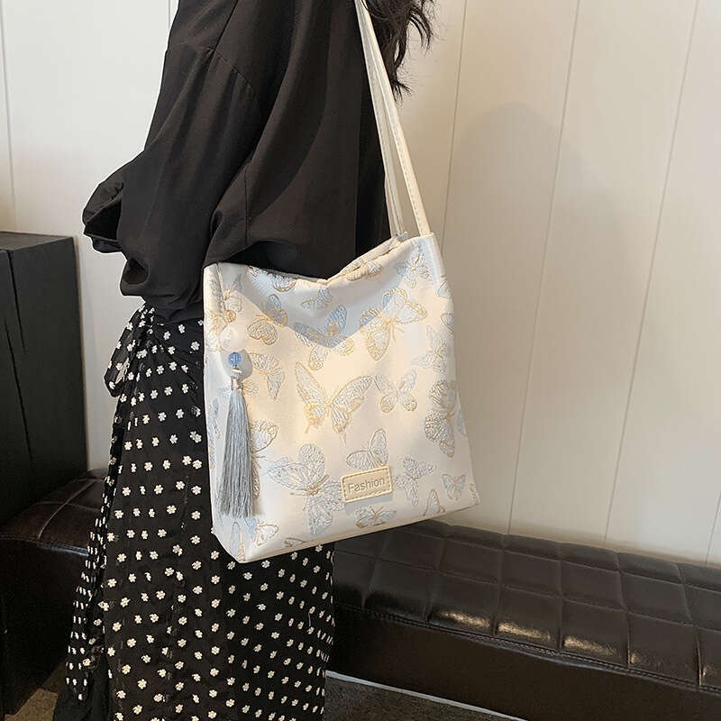 Chinese Style National Trend Large Capacity Underarm for Women 2025 New Fashionable Office Commute Shoulder Bucket Bag