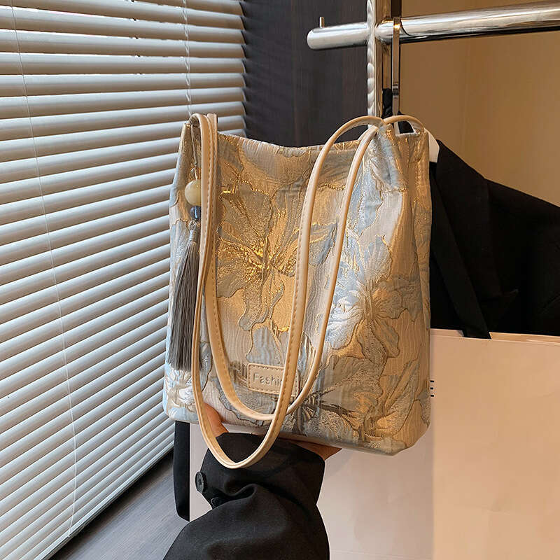 Chinese Style National Trend Large Capacity Underarm for Women 2025 New Fashionable Office Commute Shoulder Bucket Bag