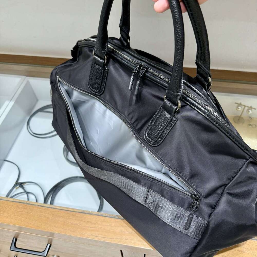 Large Capacity Travel Duffel Bag | Durable NylonMulti Pocket Design | Ideal for Gym Weekend Trips | Stylish SuepmreSports Bag