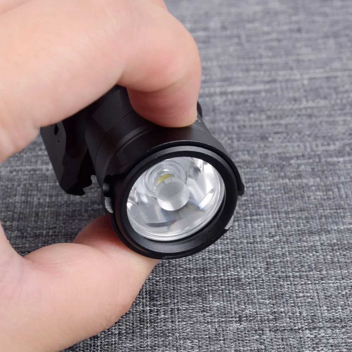 Tactical X300 Upgrade XH35 X300UH-B Weapon Scout Light 1000 Lumens Ultra-High Dual Output LED Hunting Flashlight for Glock 17 19 W250722