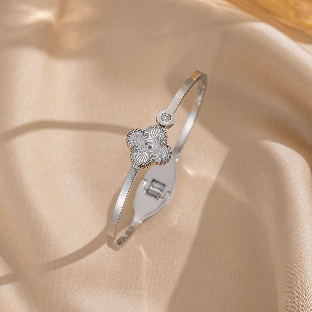 Ins Hot New Luxury Designer Elastic Opening Four Leaf Flower Titanium Steel Fashion Women's Non fading Versatile Clover Bracelet Jewelry designer - view 6