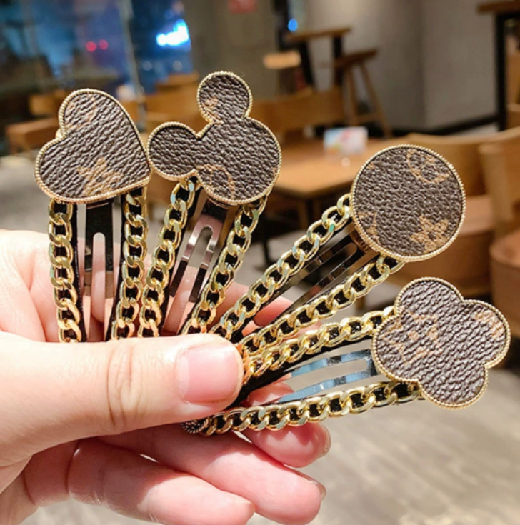 Classic brand hairpin Mickey heart leather printed metal chain side clip, retro style side bb clip hair accessory