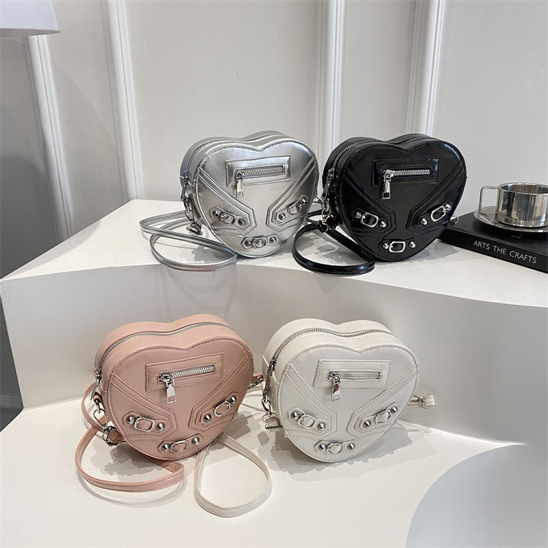 Summer new women's crossbody bag, women's new heart-shaped bag, personalized niche design, casual fashion handbag, new women's shoulder