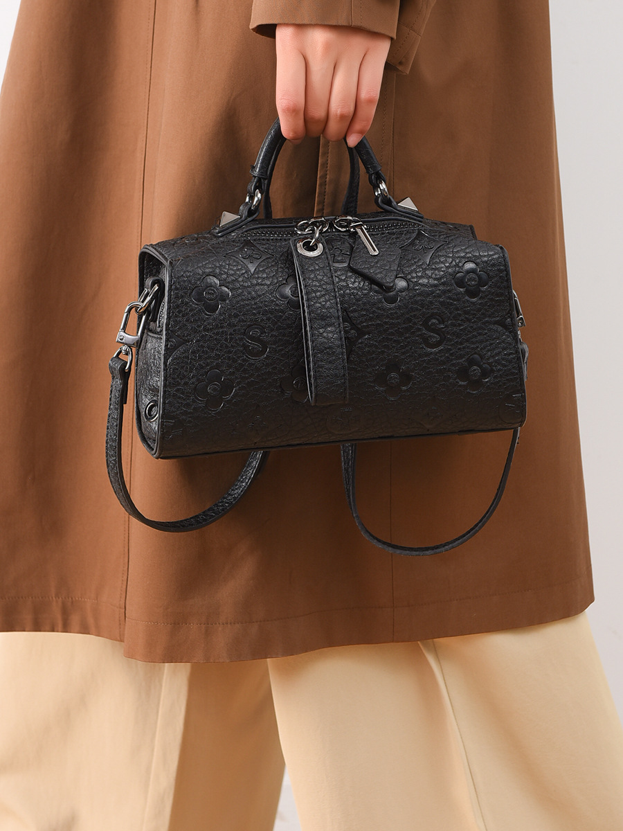 Single shoulder bag three-dimensional embosed bag women fashion large capacity pillow bag senior sense soft leather hand carry crossbody bag