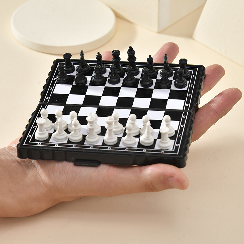 Small portable international chess folding magnetic chess travel style black and white children's puzzle board game toy