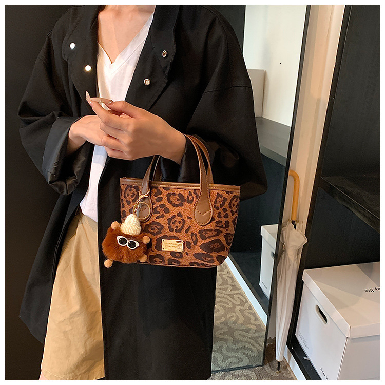 Summer new women's crossbody bag fashion leopard print women's fashion crossbody bag cute hanging decoration new women's women's s