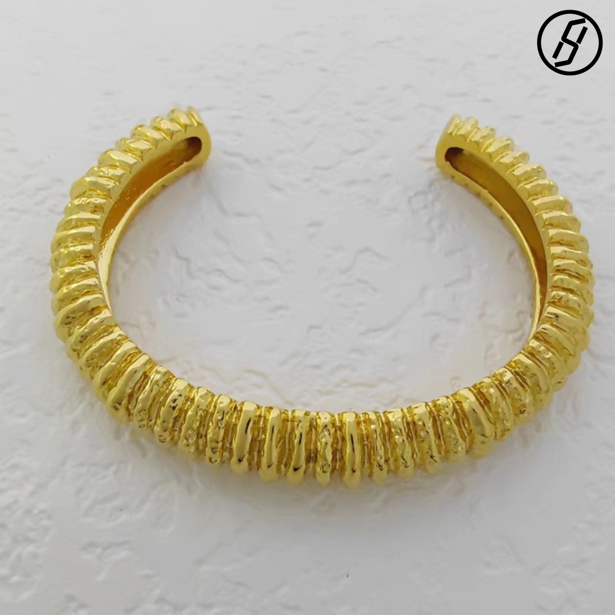 Gold Lava Ring European and American Luxury Niche Fashion Exquisite Personalized Vacuum Copper Gold-plated Retro Bracelet Designer Women's Jewelr