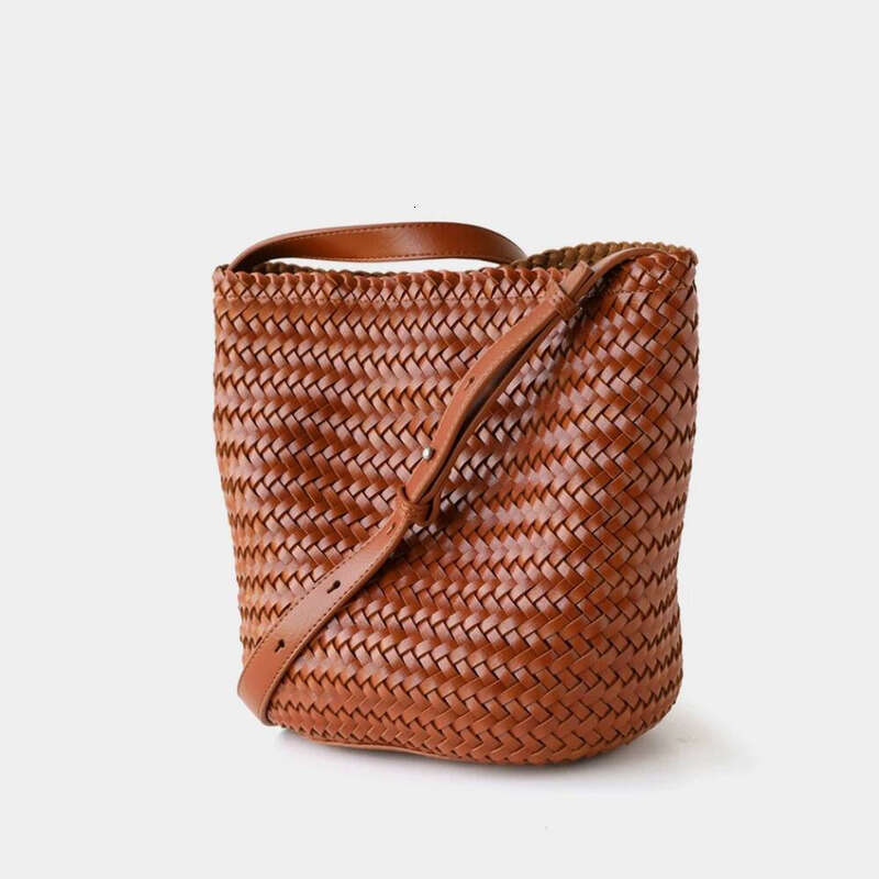 2025 Woven Women Designer Bags Niche Casual Bucket Bag Handmade French Retro PU Material Shulder Handbag
