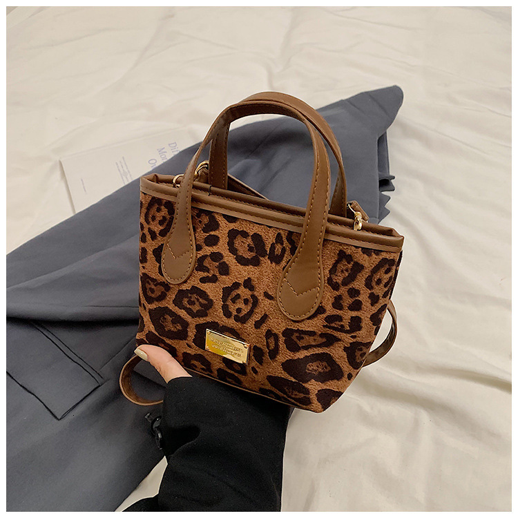 Summer new women's crossbody bag fashion leopard print women's fashion crossbody bag cute hanging decoration new women's women's s
