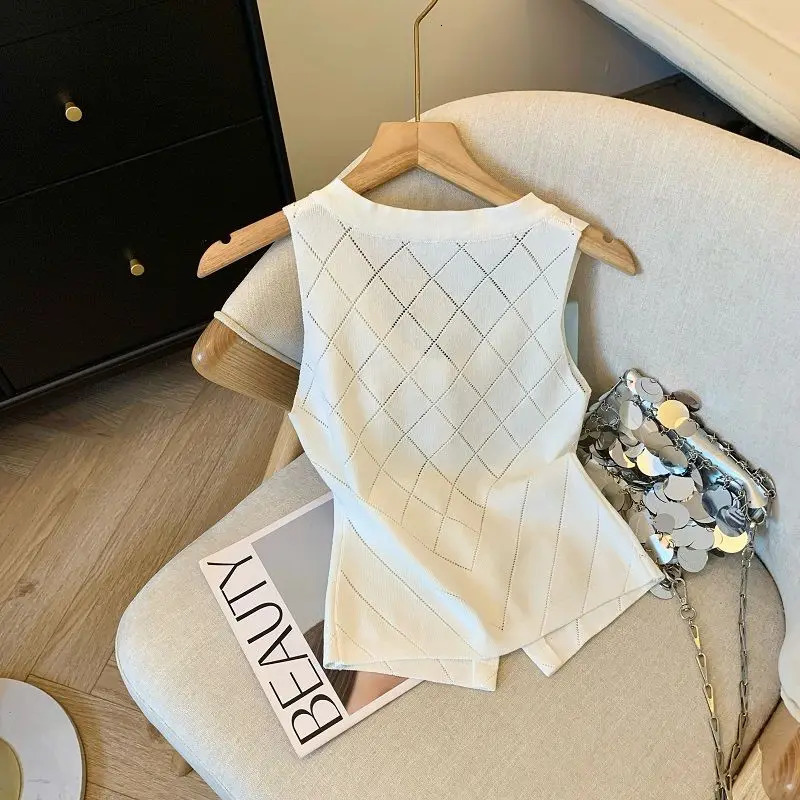 Women Clothes Stylish Vintage Elegant y Chic Hollow Button Knitted Vest Summer V Neck Sleeveless Black White Slim Tank Tops 250718