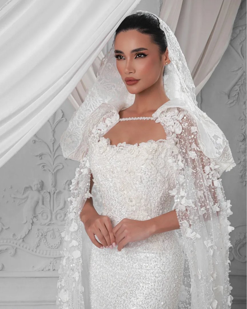 3D Flowers Wedding Veils Sequins Lace Edge Long Length Bride Hoodie Customized Wedding Accessories