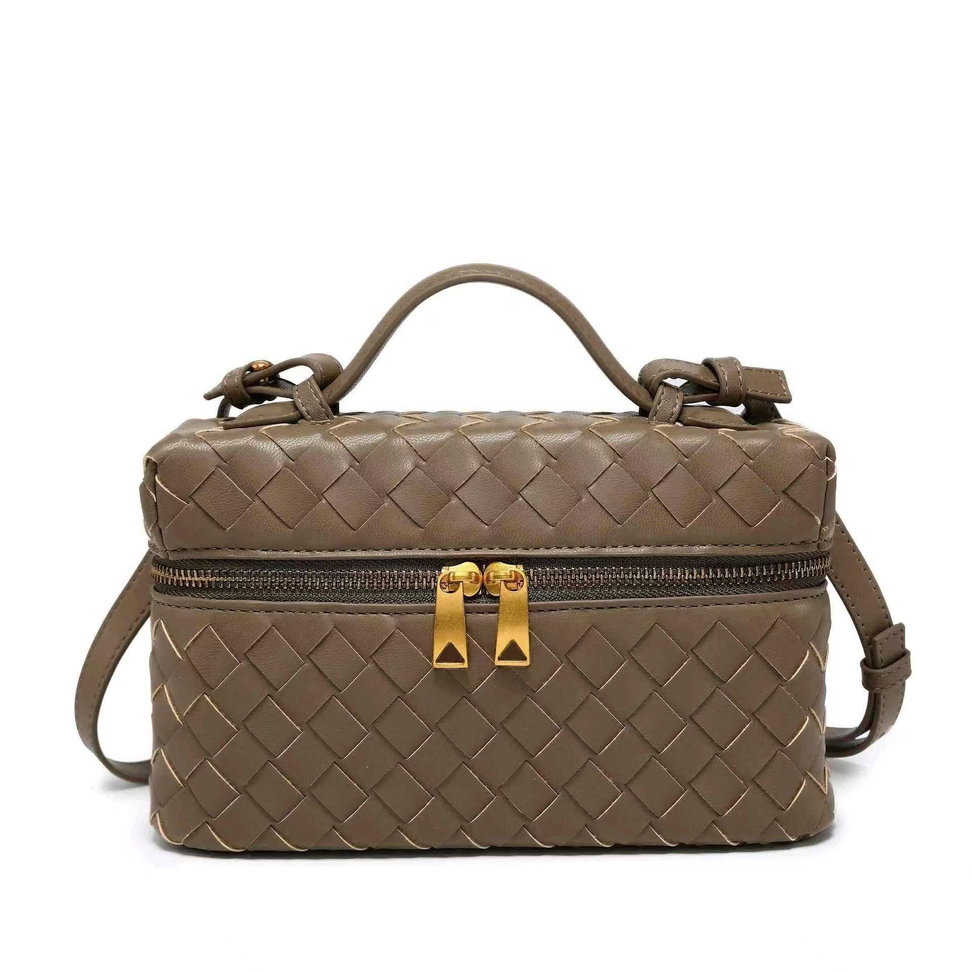 Vanity 2025 bag Genuine Shoulder Bags Bang Intrecciato Leather Cosmetic Case Handmade Woven Cross body Bag Designer Purses Handbag