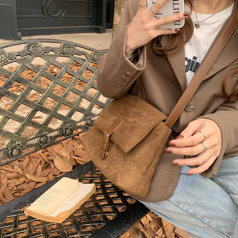 Summer new women's crossbody bag retro women's women's briefcase new fashionable suede small square bag large capacity new women's