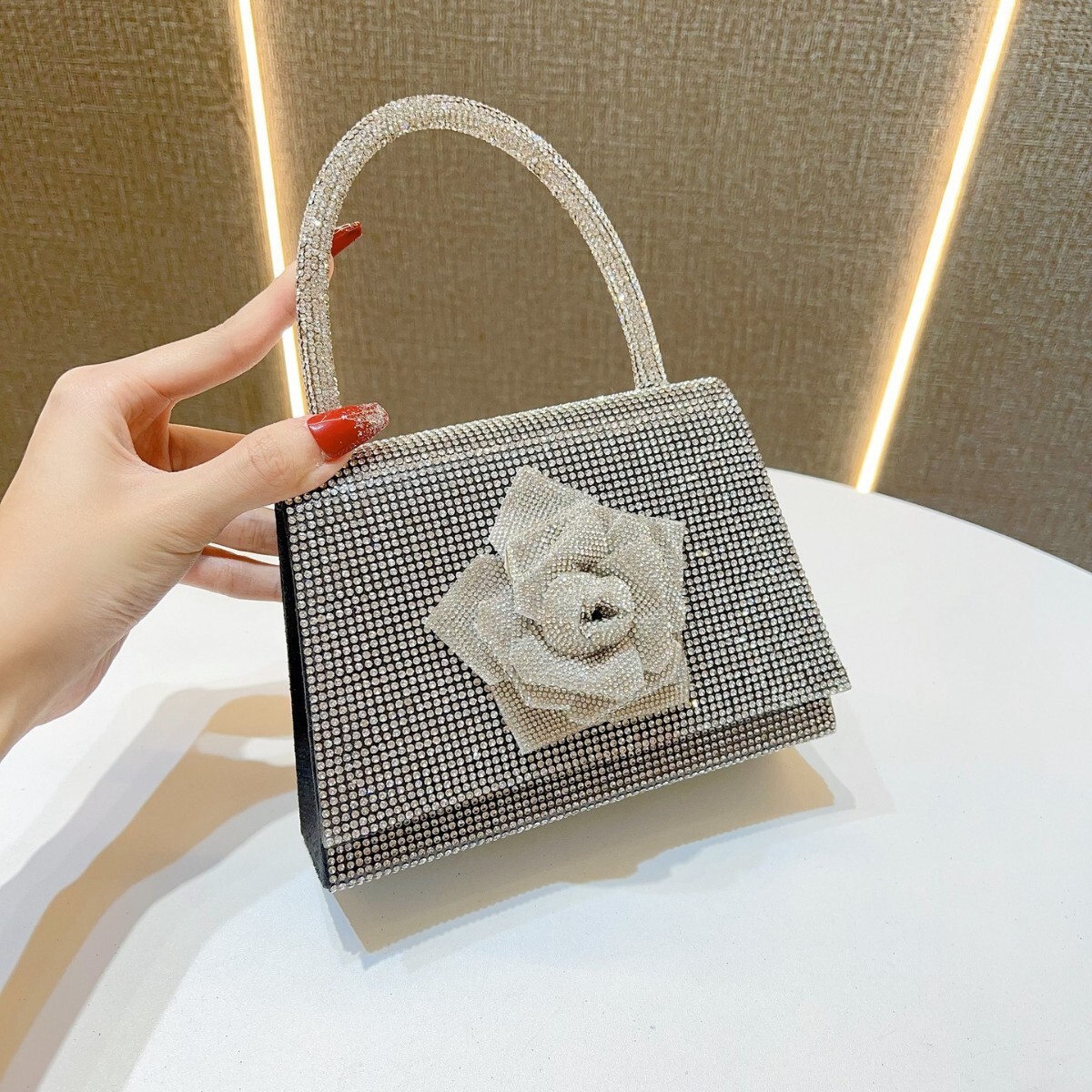 Summer new women's crossbody bag new handbag rhinestone women's flower chain small square bag handbag new women's shoulder bag new desi