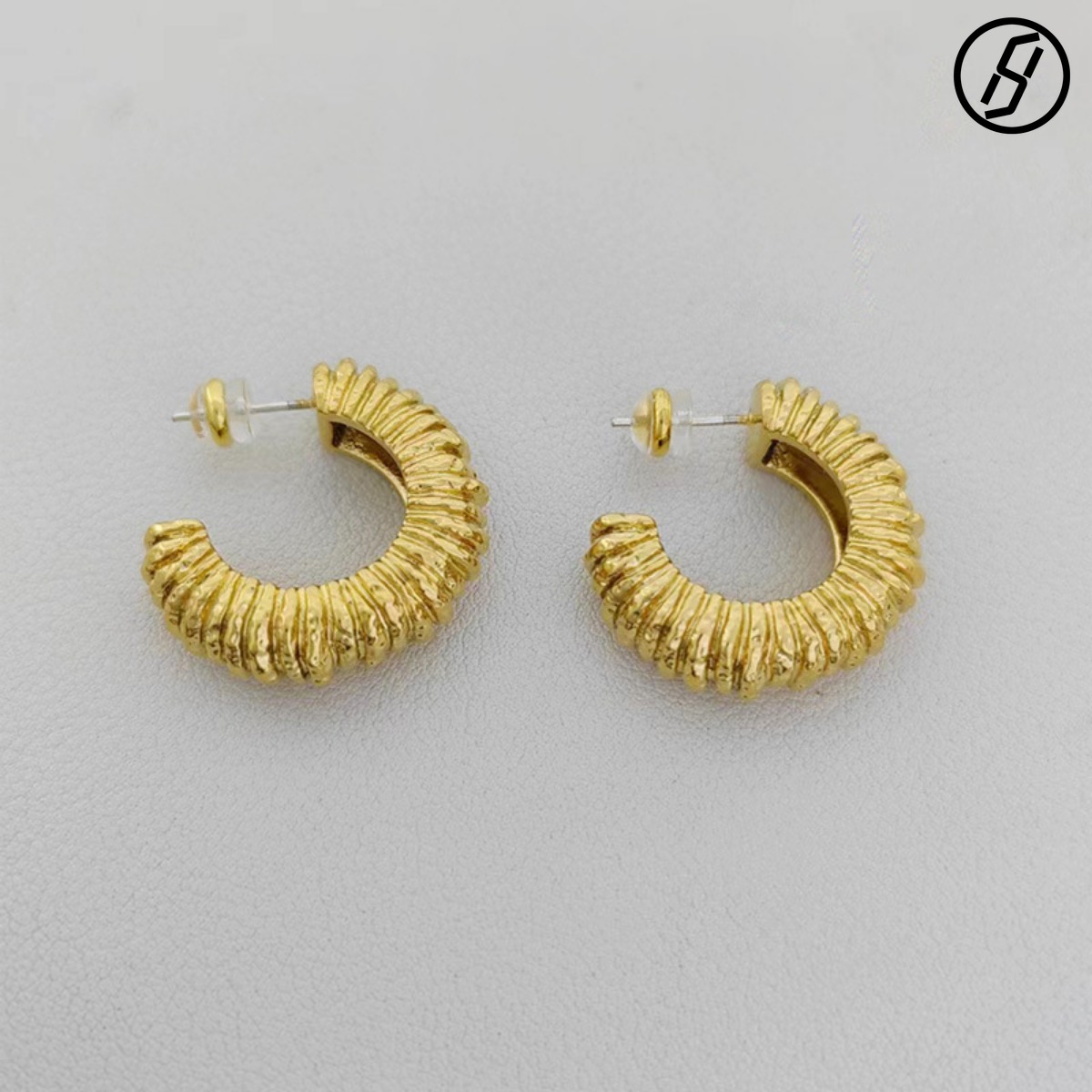 Gold Lava Ring European and American Luxury Niche Fashion Exquisite Personalized Vacuum Copper Gold-plated Retro Bracelet Designer Women's Jewelr