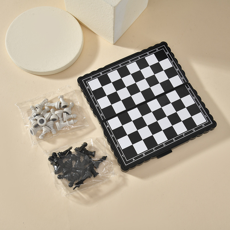 Small portable international chess folding magnetic chess travel style black and white children's puzzle board game toy