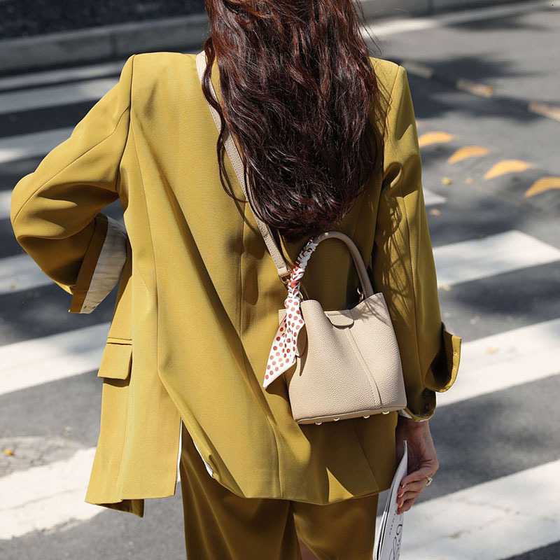 Summer new women's crossbody bag large capacity bucket bag new niche design women's red wedding bag summer new women's shoulder bag new