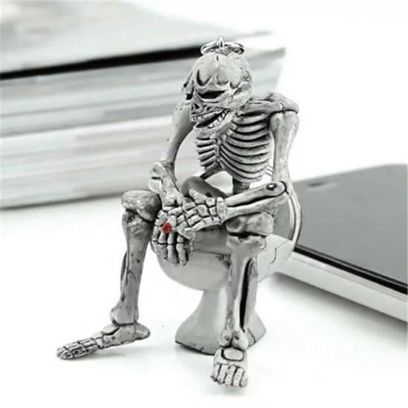 Punk Toilet Ghost Creative Keychain Personalized Skeleton Sitting on Toilet Retro Car Key Pendant Funny Gift Accessories U250723