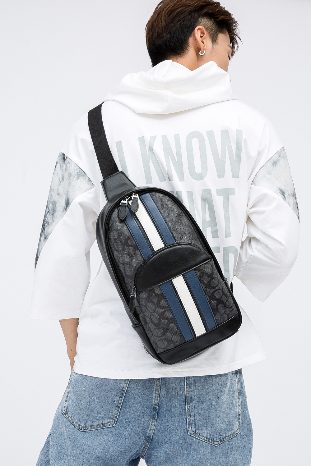 Men's bag autumn new style plaid shoulder chest bag color blue and white fashion lines