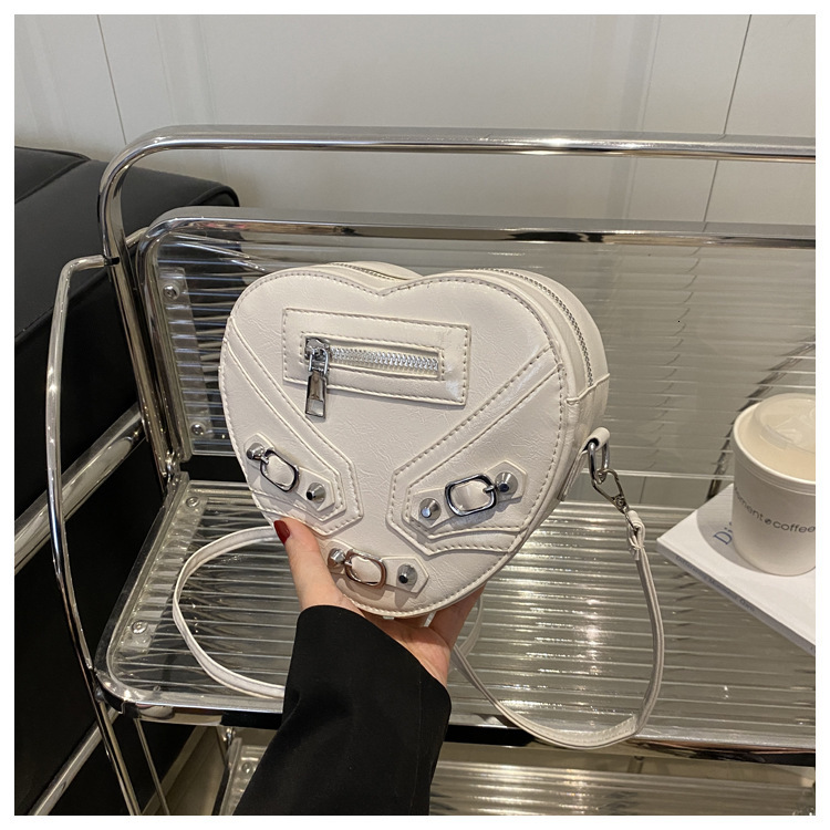 Summer new women's crossbody bag, women's new heart-shaped bag, personalized niche design, casual fashion handbag, new women's shoulder
